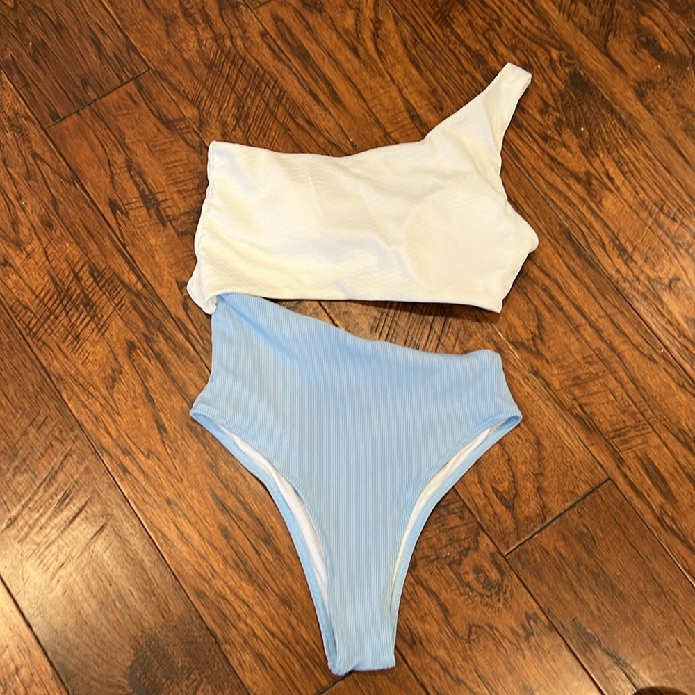 Attached 2p swim suit. Lined white top. Carolina Blue bottom.